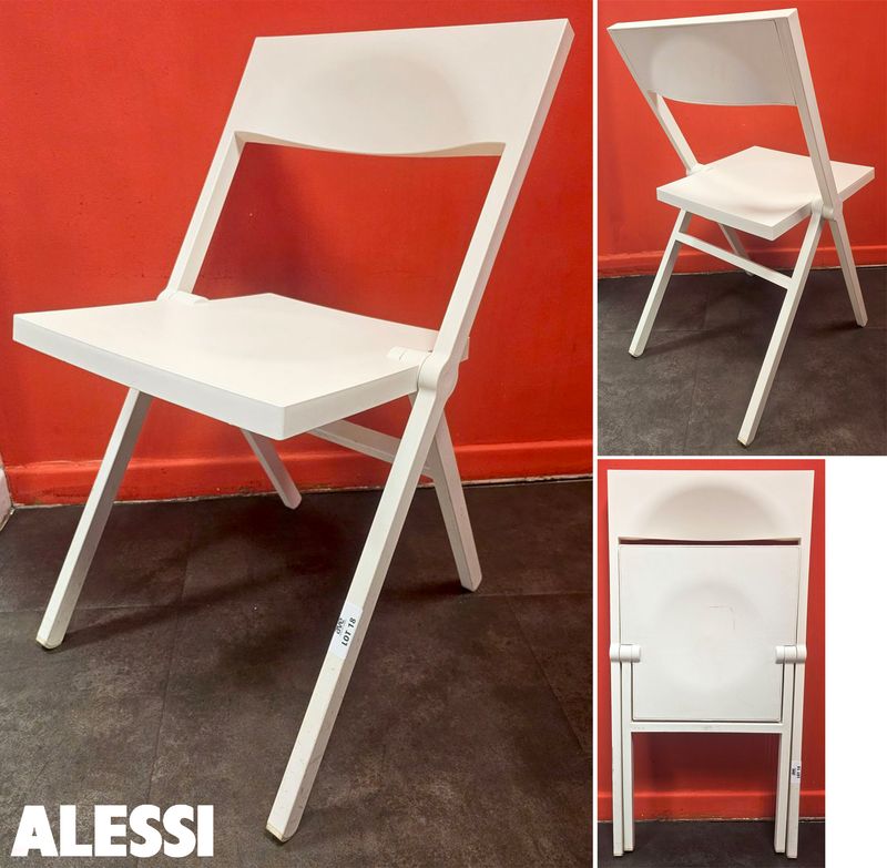 CHAISE PLIANTE DESIGN DAVID CHIPPERFIELD MODELE PIANA EDITION ALESSI ASSISE ET DOSSIER EN POLYPROPYLENE DE COULEUR BLANCHE. 77 X 53 X 45 CM. 13 UNITES. VENDU A L'UNITE AVEC FACULTE DE REUNION. LOCALISATION -> BAT A : FORUM