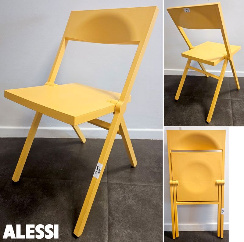 CHAISE PLIANTE DESIGN DAVID CHIPPERFIELD MODELE PIANA EDITION ALESSI EN POLYPROPYLENE DE COULEUR JAUNE. 77 X 53 X 45 CM. 7 UNITES. VENDU A L'UNITE AVEC FACULTE DE REUNION. LOCALISATION -> BAT A : FORUM