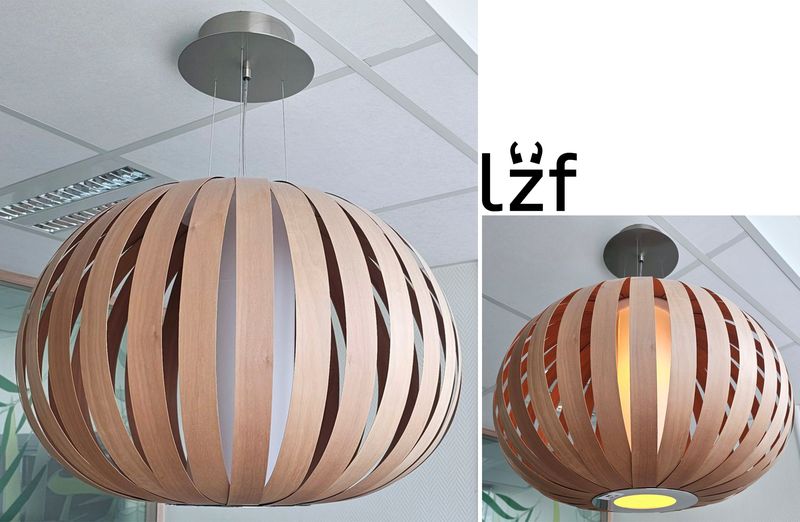 SUSPENSION LUMINEUSE DESIGN BURKHARD DAMMER MODELE POPPY EDITION LZF ABAT-JOUR EN LAMELLE D'HETRE AVEC CYLINDRE DIFFUSEUR DE LUMIERE AU CENTRE. LUMIERE LED DIFFUSE. 70 X 60 CM. 15 UNITES. VENDU A L'UNITE AVEC FACULTE DE REUNION. LOCALISATION -> BAT A : 1 NO, 1 N, 1 NE, 1 SE, 1 SO; BAT FK : 2, 1; BAT B : STOCK DELTA