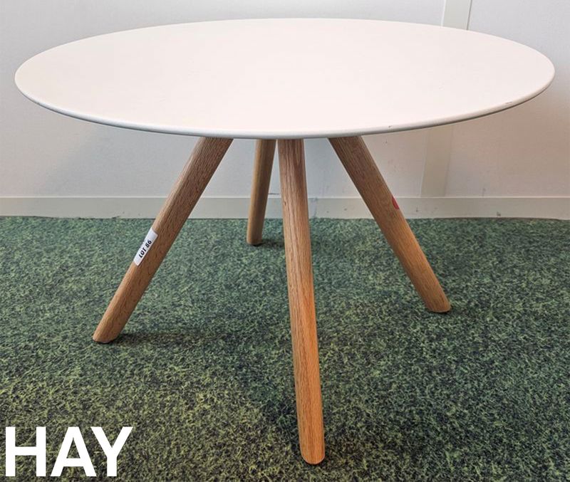 TABLE BASSE RONDE PLATEAU EN POLYPROPYLENE DE COULEUR BLANC OU BEIGE REPOSANT SUR 3 OU 4 PIEDS EN BOIS. 40 X 60 CM. 12 UNITES. VENDU A L'UNITE AVEC FACULTE DE REUNION. LOCALISATION -> BAT A : 3, 2, 1 NO, RDC S; BAT B : INFIRMERIE