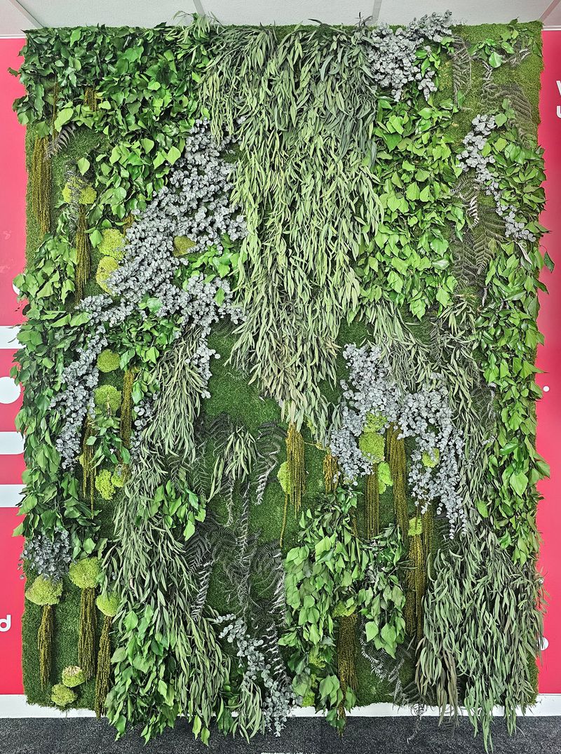 PANNEAU VEGETALISE AGREMENTE DE PLANTES TROPICALES STABILISEES. 260 X 187 X 6 CM. DEMONTAGE PAR L'ACHETEUR DANS LES REGLES DE L'ART. 3 UNITES. VENDU A L'UNITE AVEC FACULTE DE REUNION. LOCALISATION -> BAT A : 2S