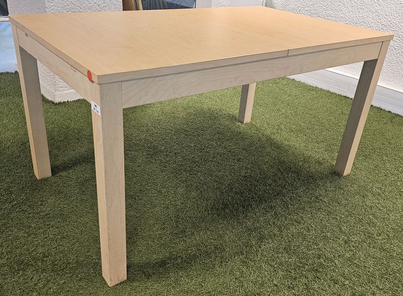 TABLE A MANGER RECTANGULAIRE A 2 RALLONGES, PLATEAU REPOSANT SUR 4 PIEDS EN BOIS CLAIR. LONGUEUR MIN : 140 CM, LONGUEUR MAX : 220 CM, 74 X 84 CM. 3 UNITES. VENDU A L'UNITE AVEC FACULTE DE REUNION. LOCALISATION -> BAT A : -1 SE