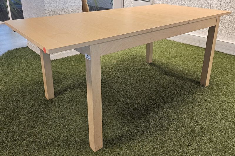 TABLE A MANGER RECTANGULAIRE A 2 RALLONGES, PLATEAU REPOSANT SUR 4 PIEDS EN BOIS CLAIR. LONGUEUR MIN : 140 CM, LONGUEUR MAX : 220 CM, 74 X 84 CM. 3 UNITES. VENDU A L'UNITE AVEC FACULTE DE REUNION. LOCALISATION -> BAT A : -1 SE