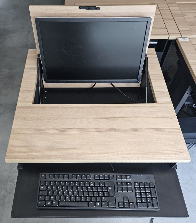 TABLE DE FORMATION OU BUREAU SUR ROULETTES AVEC PLATEAU RECTANGULAIRE EN BOIS STRATIFIE COULEUR PIN, COMPRENANT UNE TRAPPE POUR ECRAN ET UNE TABLETTE AMOVIBLE POUR LE CLAVIER, REPOSANT SUR UNE STRUCTURE AVEC GOULOTTE ET PIETEMENT EN ACIER LAQUE NOIR DE MARQUE QUETZAL BUROSYSTEM MODELE FROMAT+. 80 X 70 X 70 CM. VENDU AVEC MONITEUR 22 POUCES A ECRAN LED DE MARQUE DELL ET 1 CLAVIER. 24 UNITES. VENDU A L'UNITE AVEC FACULTE DE REUNION. LOCALISATION -> BAT A : -1 SE