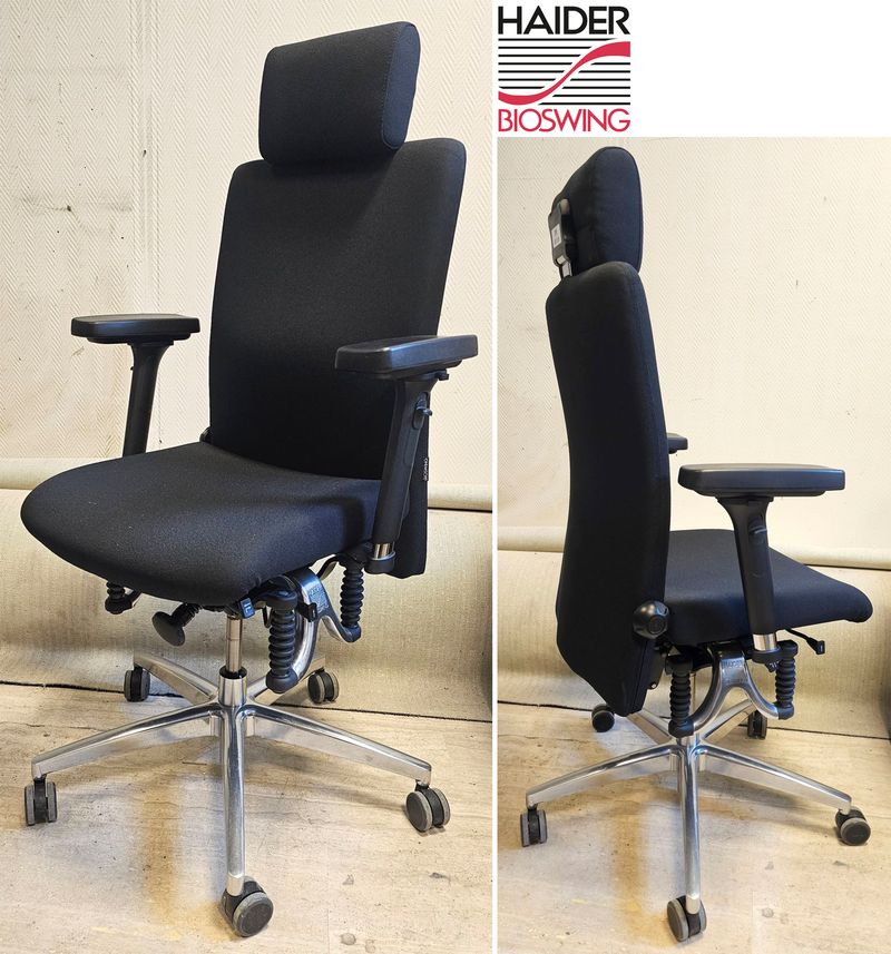 FAUTEUIL DE BUREAU ERGONOMIQUE SUR ROULETTE AVEC SUPPORT LOMBAIRE ET TETIERE DE MARQUE BIOSWING MODELE 560 IQ ASSISE ET DOSSIER EN TISSU DE COULEUR NOIR REPOSANT SUR UN PIETEMENT A 5 BLANCHES EN ACIER CHROME. HAUTEUR MIN : 117 CM, HAUTEUR MAX : 120 CM, 68 X 90 CM. LOCALISATION -> BAT B : STOCK DELTA