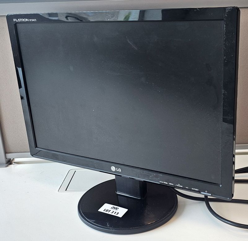 MONITEUR SUR PIED A ECRAN LCD DE 19 POUCES OU 20 POUCES DIVERS MARQUE DIVERS MODELE DONT LG OU IIYAMA. 44 UNITES. VENDU A L'UNITE AVEC FACULTE DE REUNION. LOCALISATION -> BAT A : 2 S, -2; BAT FK : 1; BAT H : 2; BAT J -1 CAGE