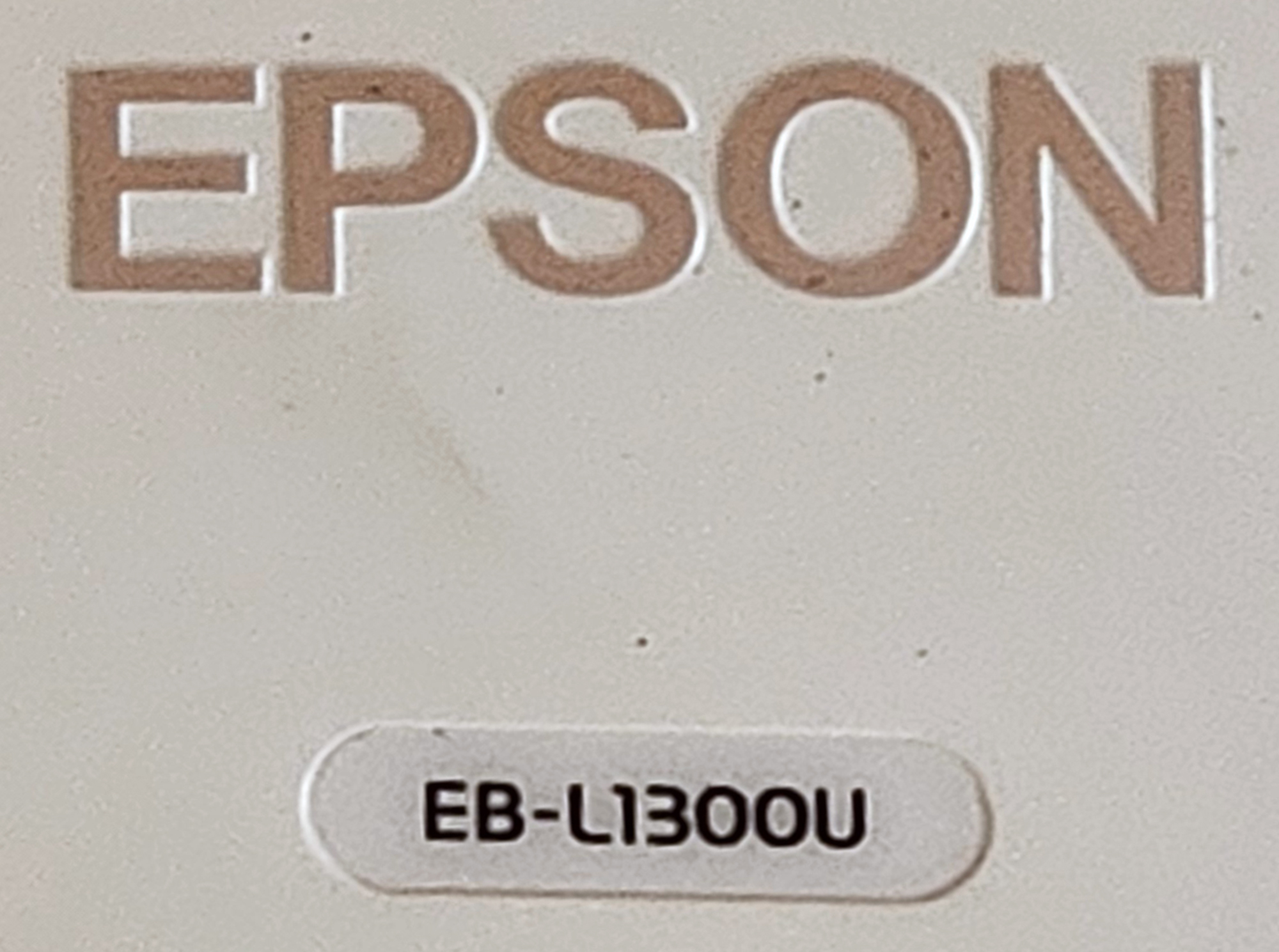 VIDEOPROJECTEUR DE MARQUE EPSON MODELE EBL1300U. VENDU AVEC SA TELECOMMANDE. DEMONTAGE PAR L'ACHETEUR DANS LES REGLES DE L'ART. LOCALISATION -> BAT A : FORUM