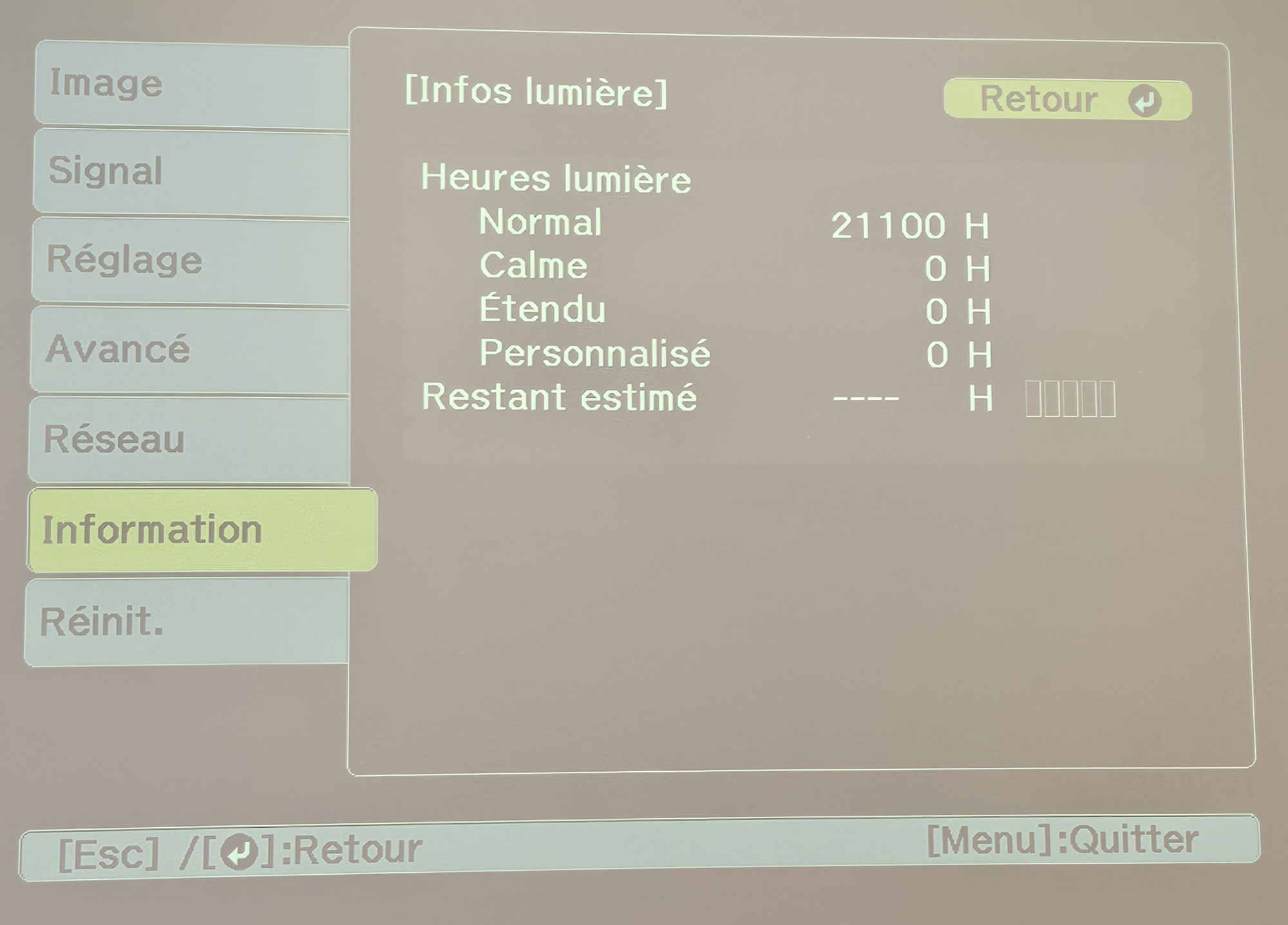 VIDEOPROJECTEUR DE MARQUE EPSON MODELE EBL1300U. VENDU AVEC SA TELECOMMANDE. DEMONTAGE PAR L'ACHETEUR DANS LES REGLES DE L'ART. LOCALISATION -> BAT A : FORUM