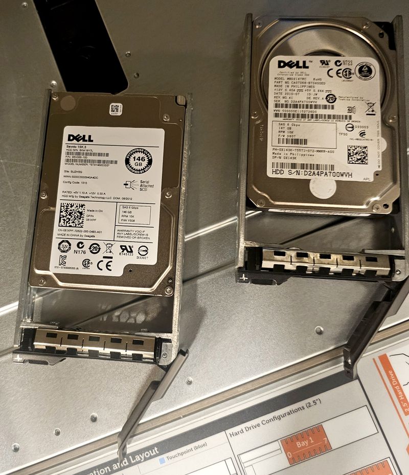 2 SERVEURS DE DONNEES RACKABLE DE MARQUE DELL DONT 1 MODELE POWEREDGE R730 COMPRENANT 15 DISQUES DUR SAS 2.5 POUCES DE 146 GB ET 1 MODELE MD1400 COMPRENANT 12 DISQUES DURS SAS 2.5 POUCES 6 TB. LOCALISATION -> BAT J : - 1