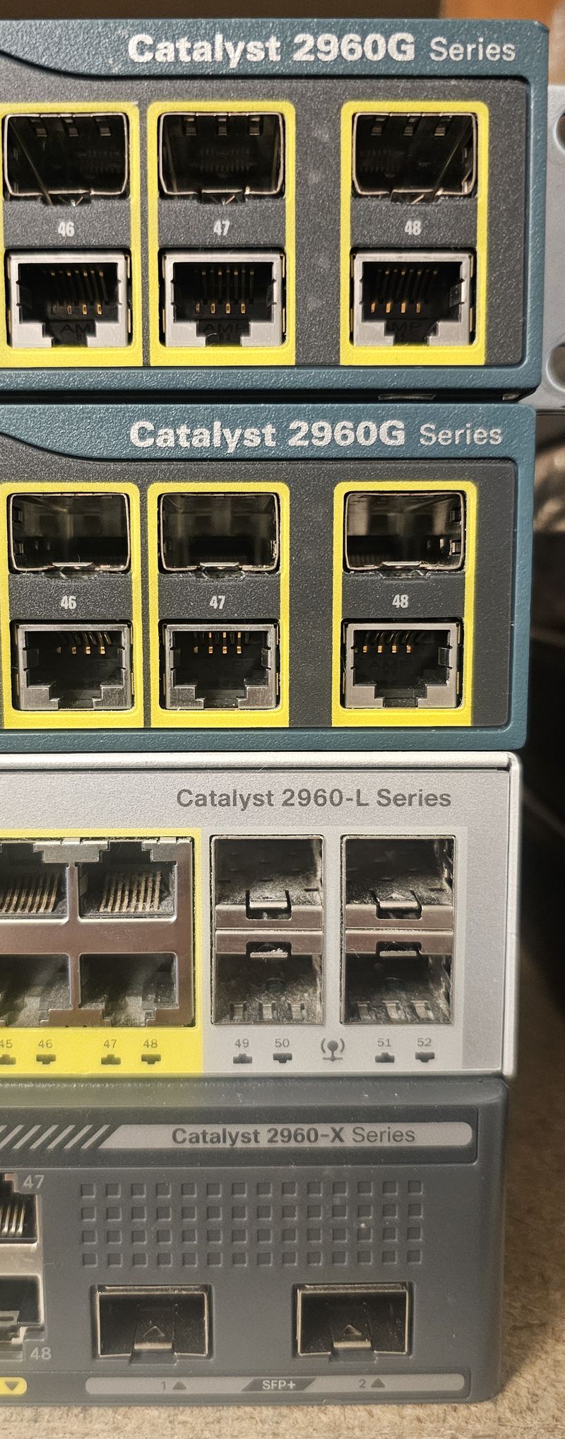 4 SWITCH GIGABIT RACKABLES 48 PORTS DE MARQUE CISCO DONT : 2 MODELE CATALYST 2960-G, 1 MODELE CATALYST 2960-L ET 1 MODELE CATALYST 2960-X.  LOCALISATION -> BAT J : - 1