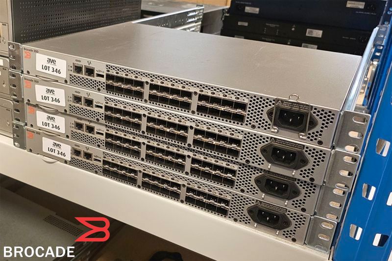 4 SWITCH FIBRE 24 PORTS RACKABLES EN 8 GIGABIT DE MARQUE BROCADE MODELE BROCADE 300. LOCALISATION -> BAT J : - 1