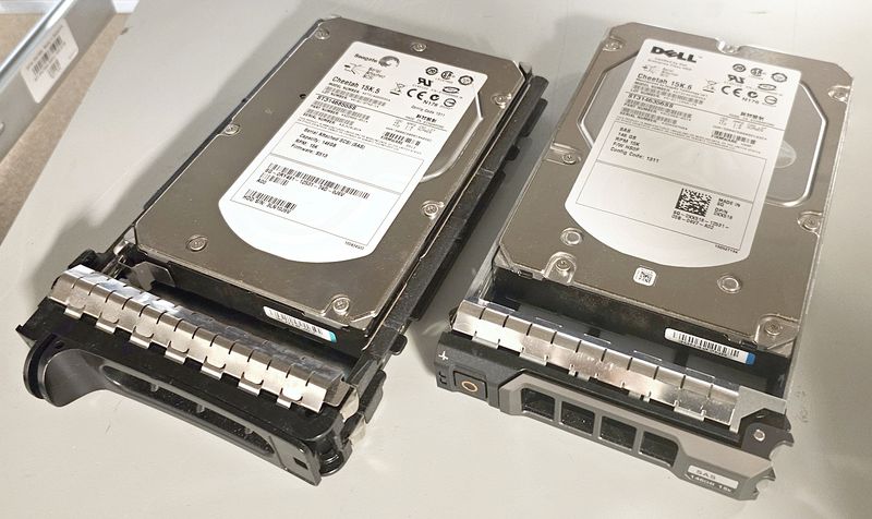 15 DISQUES DUR SAS 146 GB 3.5 POUCES DIVERS MARQUE DELL OU SEAGATE. LOCALISATION -> BAT J : - 1