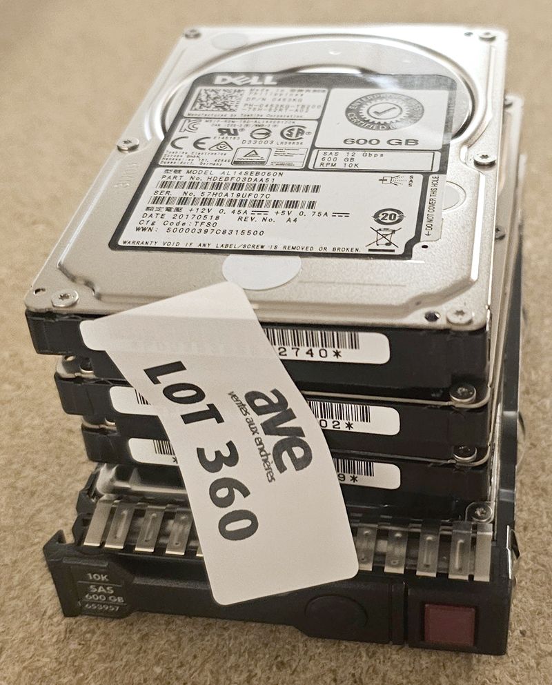 4 DISQUES DUR SAS 600 GB 2.5 POUCES DIVERS MARQUE DELL OU HP. LOCALISATION -> BAT J : - 1