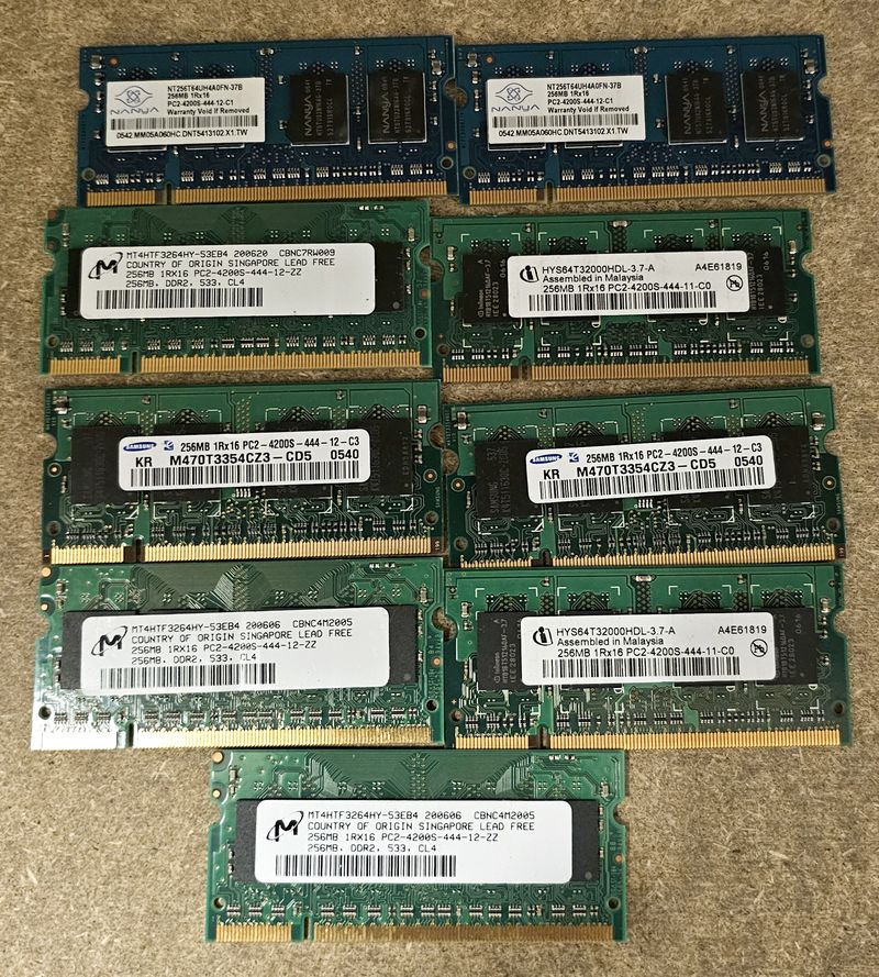 79 BARRETTES DE RAM DE DIVERSES MARQUE ET DIVERS MODELE COMPRENANT : 9 BARRETTES DE 256 MB; 19 BARRETTES DE 512 MB; 31 BARRETTES DE 1 GB; 21 BARRETTES DE 2GB; 19 BARRETTES DE 4GB ET 20 BARRETTES DE 8G. LOCALISATION -> BAT J : - 1