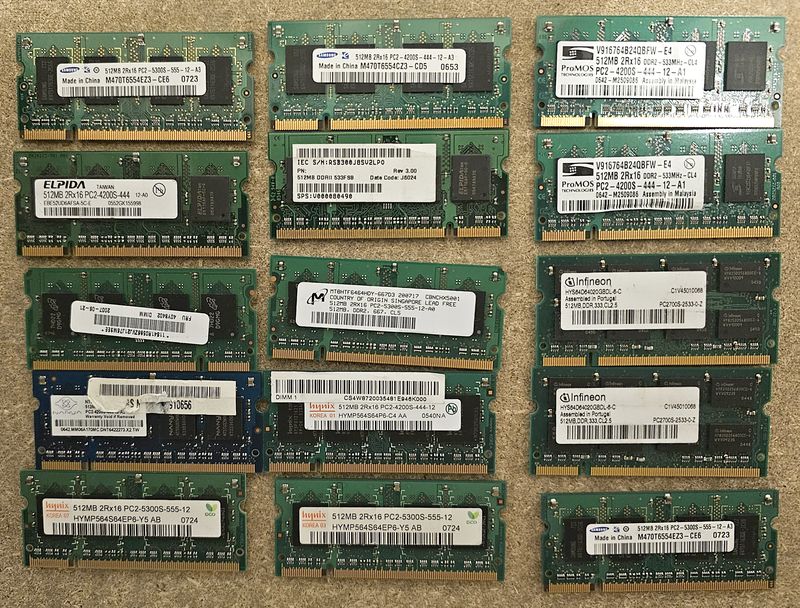 79 BARRETTES DE RAM DE DIVERSES MARQUE ET DIVERS MODELE COMPRENANT : 9 BARRETTES DE 256 MB; 19 BARRETTES DE 512 MB; 31 BARRETTES DE 1 GB; 21 BARRETTES DE 2GB; 19 BARRETTES DE 4GB ET 20 BARRETTES DE 8G. LOCALISATION -> BAT J : - 1