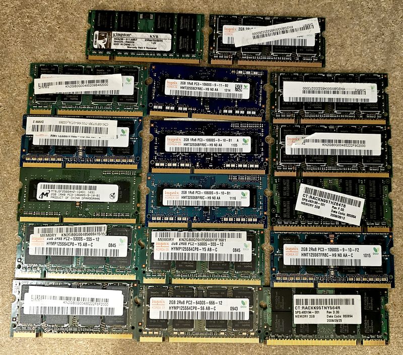 79 BARRETTES DE RAM DE DIVERSES MARQUE ET DIVERS MODELE COMPRENANT : 9 BARRETTES DE 256 MB; 19 BARRETTES DE 512 MB; 31 BARRETTES DE 1 GB; 21 BARRETTES DE 2GB; 19 BARRETTES DE 4GB ET 20 BARRETTES DE 8G. LOCALISATION -> BAT J : - 1