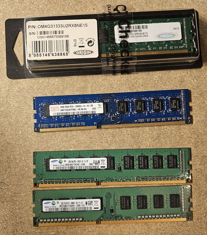 79 BARRETTES DE RAM DE DIVERSES MARQUE ET DIVERS MODELE COMPRENANT : 9 BARRETTES DE 256 MB; 19 BARRETTES DE 512 MB; 31 BARRETTES DE 1 GB; 21 BARRETTES DE 2GB; 19 BARRETTES DE 4GB ET 20 BARRETTES DE 8G. LOCALISATION -> BAT J : - 1