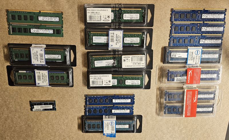 79 BARRETTES DE RAM DE DIVERSES MARQUE ET DIVERS MODELE COMPRENANT : 9 BARRETTES DE 256 MB; 19 BARRETTES DE 512 MB; 31 BARRETTES DE 1 GB; 21 BARRETTES DE 2GB; 19 BARRETTES DE 4GB ET 20 BARRETTES DE 8G. LOCALISATION -> BAT J : - 1