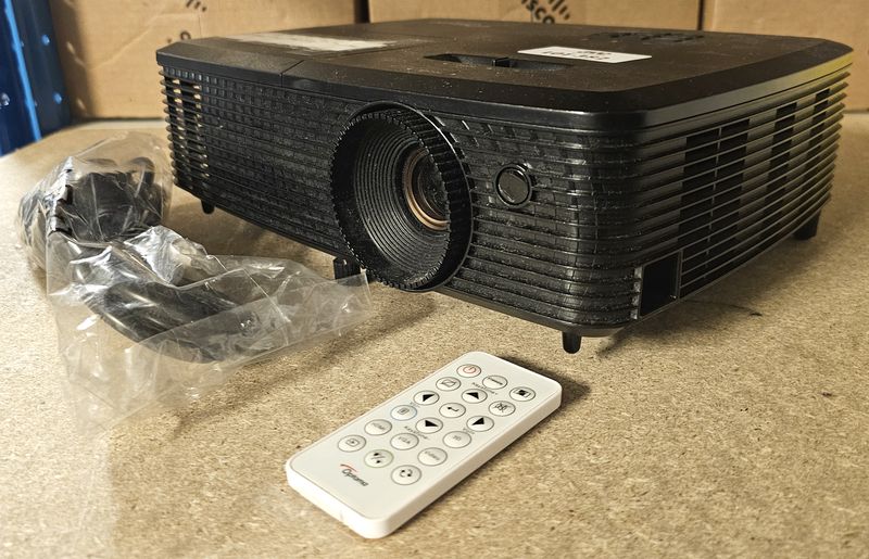 VIDEOPROJECTEUR DLP DE MARQUE OPTOMA MODELE DAWSSG. VENDU AVEC CABLE D'ALIMENTATION ET TELECOMMANDE. LOCALISATION -> BAT J : - 1