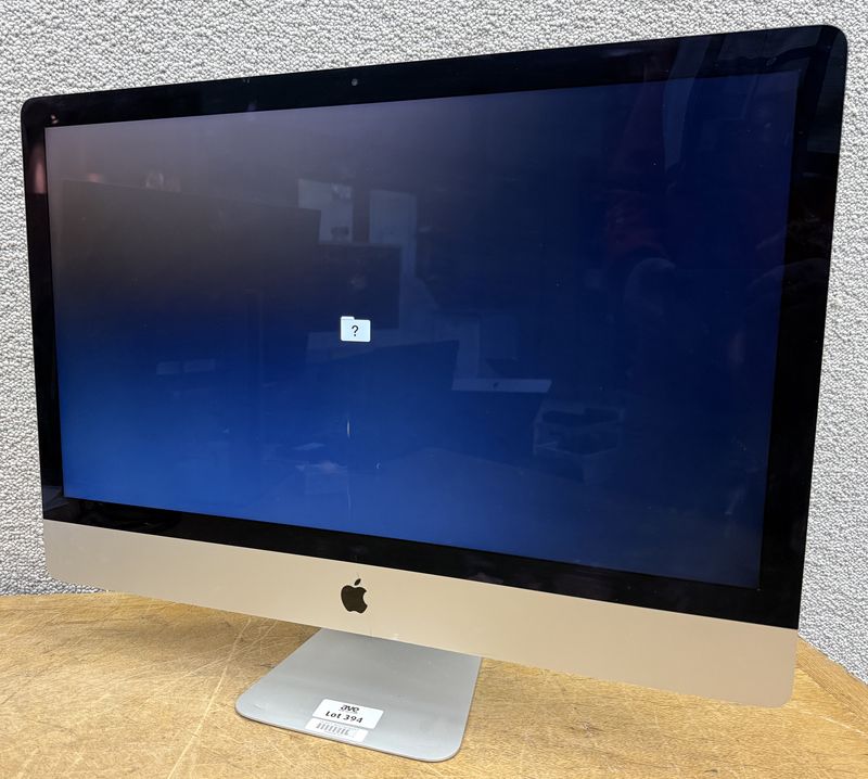 ORDINATEUR DE BUREAU LED 27 POUCES DE MARQUE APPLE MODELE IMAC A1419, PROCESSEUR INTEL CORE I5, 2 X 4 GO DE RAM DDR3, DISQUE DUR 1TO, PROCESSEUR GRAPHIQUE NVIDIA GFORCE, AVEC SON CABLE D'ALIMENTATION. ACCIDENT (RAYURE SUR L'ECRAN). LOCALISATION -> BAT J : - 1