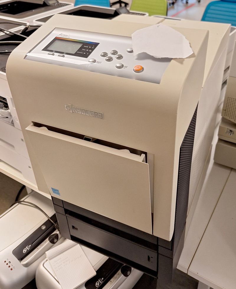 IMPRIMANTE LASER COULEUR, RECTO-VERSO, FORMAT A6, A5, A4 DE MARQUE KYOCERA MODELE FS-C5400DN. 63 X 35 X 51 CM. 3 UNITES. VENDU A L'UNITE AVEC FACULTE DE REUNION.