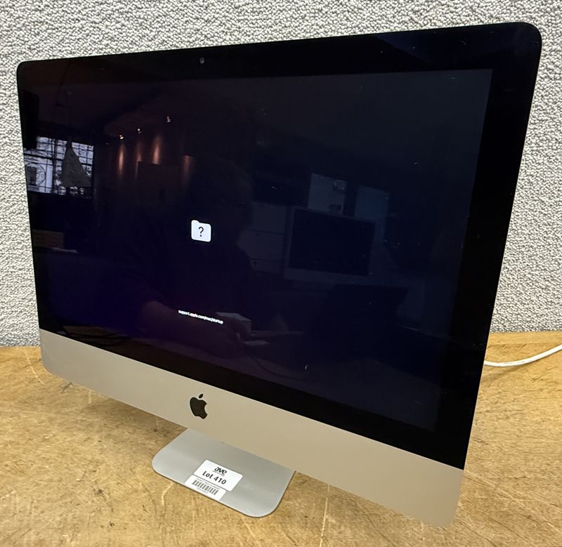 ORDINATEUR DE BUREAU LED 21,5 POUCES DE MARQUE APPLE MODELE IMAC A1418, PROCESSEUR INTEL CORE I5 BICOEUR 2.3GHZ, 8 GO DE RAM DDR3, DISQUE DUR 1TO, PROCESSEUR GRAPHIQUE INTEL IRIS PLUS GRAPHIC 640, AVEC SON CABLE D'ALIMENTATION. LOCALISATION -> BAT J : - 1