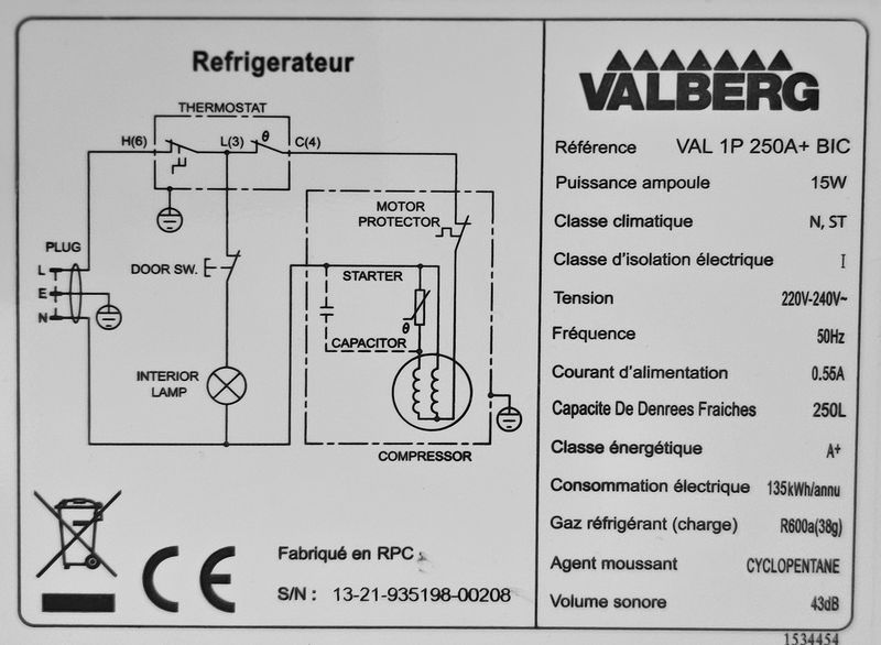 REFRIGERATEUR OUVRANT PAR UNE PORTE SUR 5 NIVEAUX ET 1 BAC A LEGUME DE MARQUE VALBERG MODELE VAL 1P 250A+ BIC. 250 LITRES. 144 X 56 X 61 CM. LOCALISATION -> BAT H : 1