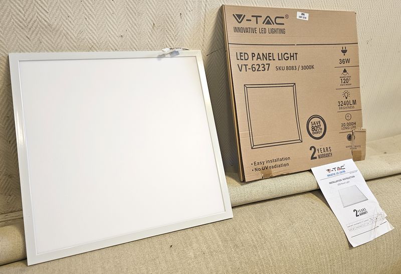 17 DALLES PLAFONNIER LED DE MARQUE V-TAC MODELE VT-6237. 60 X 60 CM. 3240 LM, WARM WIGHT 30 000 K. VENDU DANS LEUR EMBALLAGE D'ORIGINE. LOCALISATION -> BAT B : STOCK DELTA