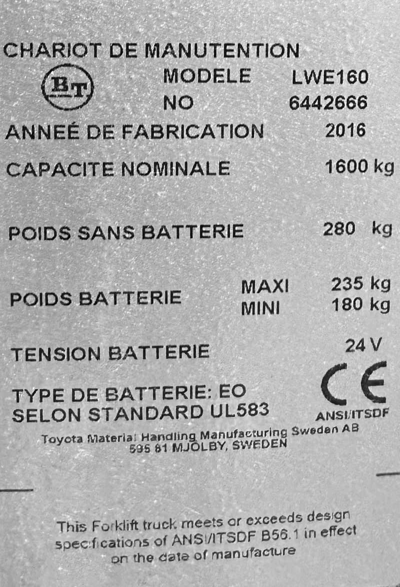 GERBEUR ELECTRIQUE 1600 KG DE MARQUE TOYOTA BT MODELE LWE160. POIDS SANS BATTERIE : 280 KG. BATTERIE : 24 VOLTS. POIDS BATTERIE : 235/180 KG. LONGUEUR DE FOURCHES : 57 X 115 CM. HAUTEUR DE LEVEE : 0.205 M. LOCALISATION -> BAT H : RDC