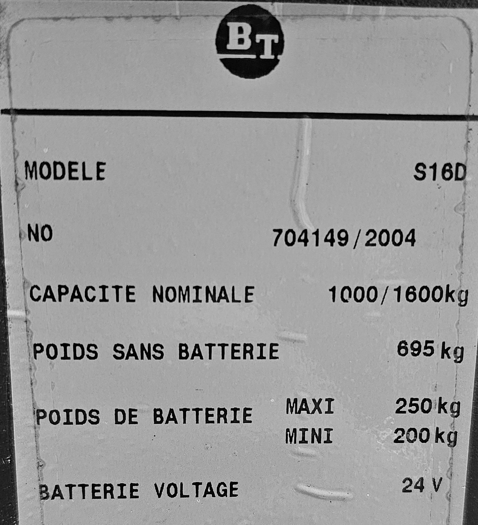 GERBEUR ELECTRIQUE 1600 KG A MAT DUPLEX LEVEE LIBRE DE MARQUE TOYOTA BT MODELE LWE160. POIDS SANS BATTERIE : 695 KG. BATTERIE : 24 VOLTS. POIDS BATTERIE : 250/200 KG. LONGUEUR DE FOURCHES : 57 X 115 CM. HAUTEUR DE LEVEE : 2.10 M. MESURE TOTALE : 155 X 75 X 197 CM. LOCALISATION -> BAT H : RDC