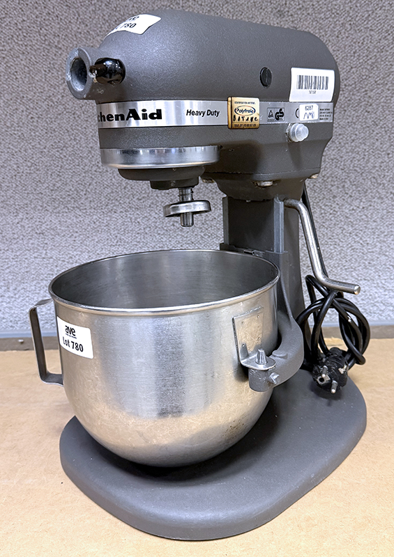 BATTEUR MIXEUR OU ROBOT PATISSIER MULTIFONCTION SUR SOCLE DE 4.8 LITRES A 315 WATTS DE MARQUE KITCHENAID MODELE 5KPM50 VENDU AVEC SA CUVE EN INOX ALIMENTAIRE. 220 VOLTS. 41 X 26 X 32 CM. LOCALISATION -> AVE - 2 BOULEVARD DU GENERAL DE GAULLE - 92500 RUEIL MALMAISON