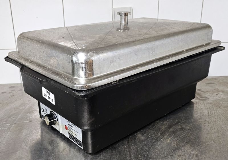 6 CHAFING DISH COMPRENANT : 3 CHAFING DISH ELECTRIQUE DE MARQUE SUNNEX MODELE ECO CATER ELECTRIC CHAFER BAC EN NYLON ALIMENTAIRE ET CLOCHE EN INOX ALIMENTAIRE ; 2 CHAFFING DISH DE MARQUE WMF INOX ALIMENTAIRE VENDU SANS CLOCHE ; 1 CHAFING DISH DE MARQUE HEPP INOX ALIMENTAIRE VENDU AVEC CLOCHE. ON Y JOINT UN CHEF & DISH DE MARQUE HEPP VENDU EN L'ETAT. LOCALISATION -> BAT FK