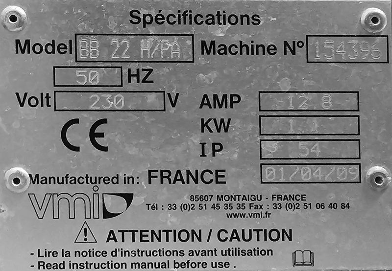 BATTEUR MELANGEUR 22 LITRES DE MARQUE BONNET MODELE BB 22 H / PA. VENDU AVEC 2 CUVES, 1 CROCHET ET UNE PALE. 220 VOLTS. 11 X 51 X 65 CM. LOCALISATION -> BAT FK