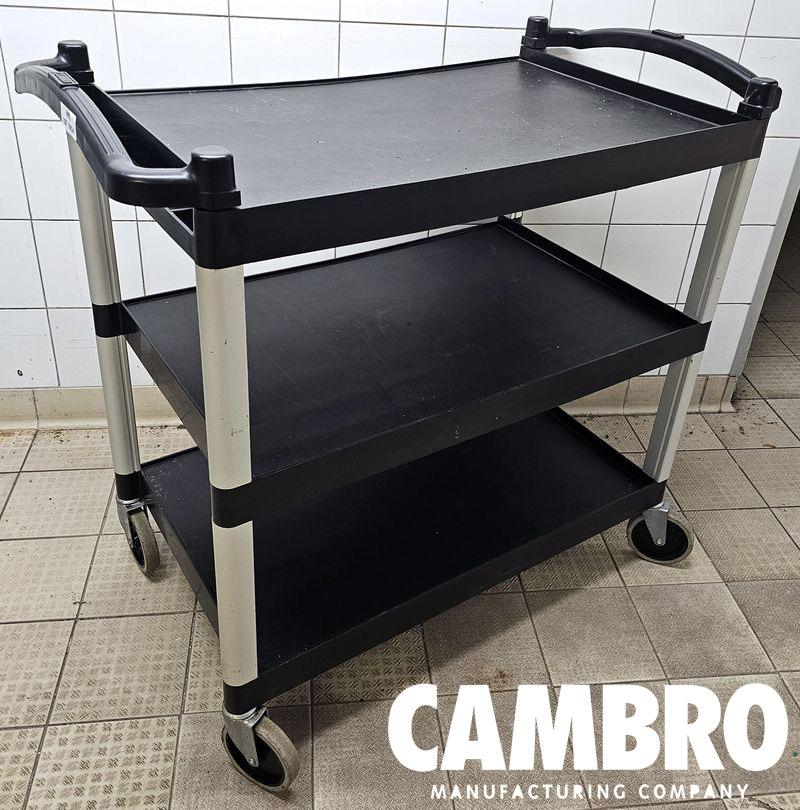 CHARIOT DE SERVICE SUR ROULETTES A 3 NIVEAUX EN NYLON ALIMENTAIRE ET ALUMINIUM DE MARQUE CAMBRO. 95 X 100 X 54 CM. LOCALISATION -> BAT FK