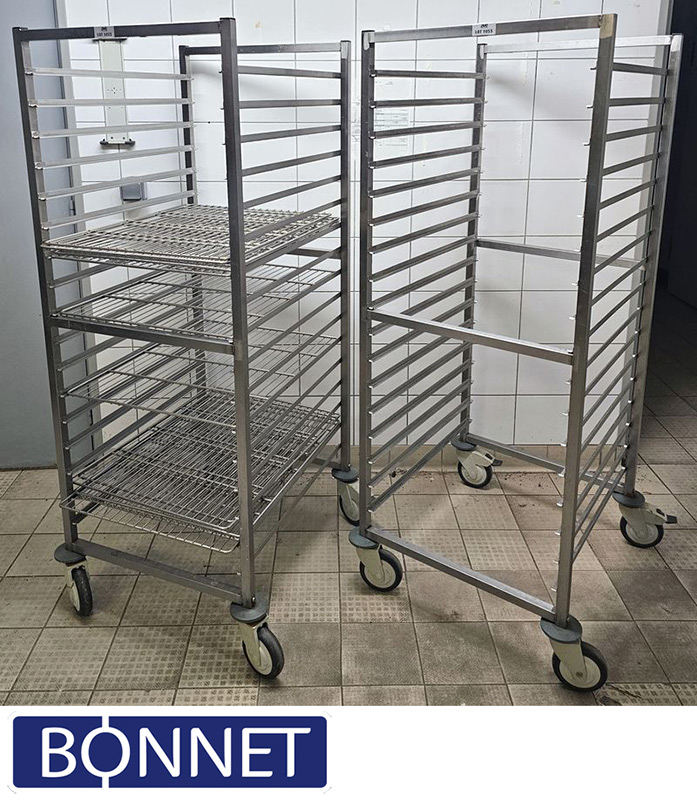 2 CHARIOTS A PLATEAUX EN INOX DE MARQUE BONNET A 16 NIVEAUX. 155 X 59 X 69 CM. LOCALISATION -> BAT FK