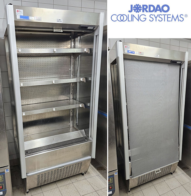 VITRINE DE PRESENTATION REFRIGEREE A 3 ETAGERES, RETROECLAIREE, FERMANT PAR UN RIDEAU DEROULANT DE MARQUE JORDAO COOLING SYSTEMS. 220 VOLTS. 192 X 90 X 60 CM. LOCALISATION -> BAT FK