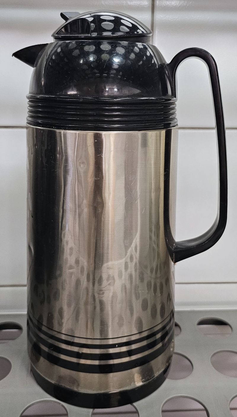 29 THERMOS DE 1 A 2 LITRES DIVERS MODELES ET DIVERS MARQUES. LOCALISATION -> BAT FK