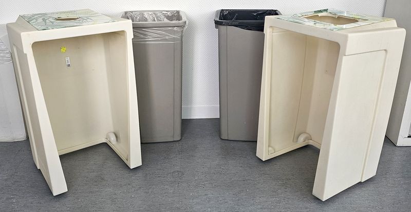 9 POUBELLES DE TRI SUR ROULETTE EN NYLON DE COULEUR BEIGE DONT : 3 POUBELLES "DECHETS DIVERS", 3 POUBELLES "BOUTEILLES & CANNETTES" ET 3 "PAPIER & CARTON". 85 X 49 X 45 CM. LOCALISATION -> BAT H : RDC, 1