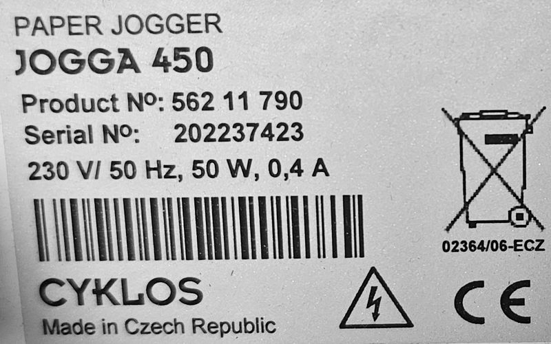 TAQUEUSE DE LIASSE PAPIER DE MARQUE CYKLOS CHOLTICE MODELE JOGGA 450. POIDS : 31.5 KG. 140 X 41 X 35 CM. VENDU SUR SON PIED A HAUTEUR AJUSTABLE. LOCALISATION -> BAT H : 2. ENLEVEMENTS : DU LUNDI 9 AU VENDREDI 13 DECEMBRE 2024 DE 9H A 17H.