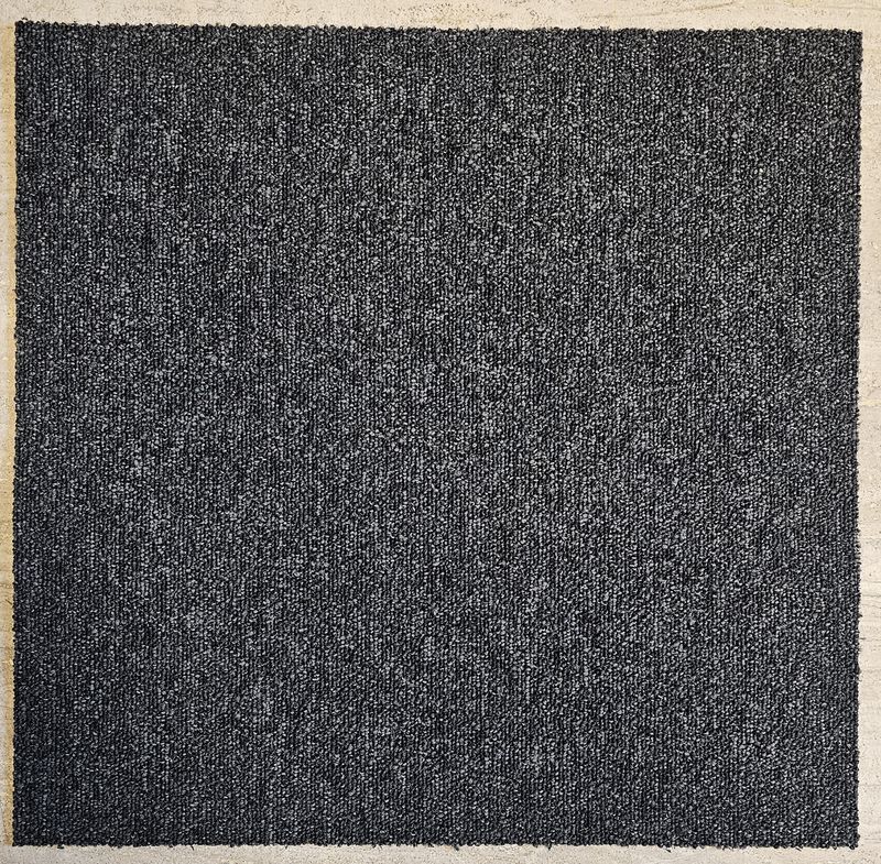 6.75 M² DE DALLE DE MOQUETTE COMPRENANT 27 CARTONS DE 15 DALLES CHACUN DE MOQUETTE EN FIBRE SYNTHETIQUE DE COULEUR GRIS ANTHRACITE ALLANT VERS LE GRIS CLAIR DE MARQUE INTERFACE MODELE INTEM 7148002 RUN 412347 DX5. 50 X 50 CM. VENDU NEUF DANS LEUR EMBALLAGE D'ORIGINE. ON Y JOINT UNE CENTAINE DE DALLE DE MOQUETTE EN FIBRE SYNTHETIQUE DE COULEUR GRIS SOURI MODELE HEUGA 727 ITEM 4122126 WO 102 314 BK5 (50 X 50 CM). LOCALISATION -> BAT B : STOCK DELTA