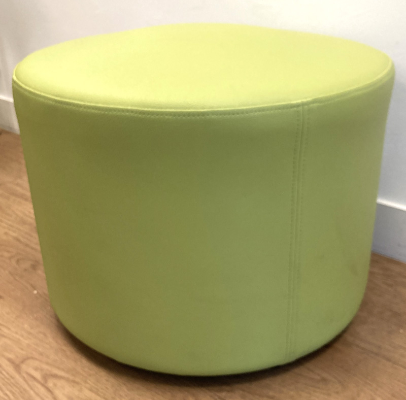 POUF DESIGN PIERRE WEGNEZ MODELE CHEESE EDITION MOBITEC EN SIMILI CUIR SURPIQUE DE COULEUR VERT POMMEE. 38 X 52 CM. 2 UNITES. VENDU A L'UNITE AVEC FACULTE DE REUNION. LOCALISATION -> AVE - 2 BOULEVARD DU GENERAL DE GAULLE - 92500 RUEIL MALMAISON