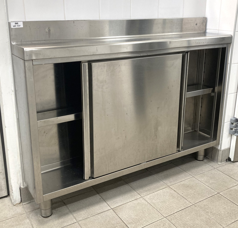 PLACARD ADOSSE EN INOX ALIMENTAIRE OUVRANT PAR 2 PORTES COULISSANTES SUR 2 ETAGERES ET REPOSANT SUR 2 PIEDS. 98,5 X 126 X 24 CM. LOCALISATION -> AVE - 2 BOULEVARD DU GENERAL DE GAULLE - 92500 RUEIL MALMAISON