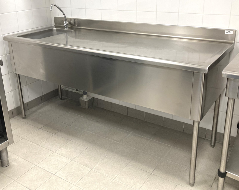 PLONGE ADOSSEE EN INOX ALIMENTAIRE AVEC SON MITIGEUR. 116 X 190 X 70 CM. LOCALISATION -> AVE - 2 BOULEVARD DU GENERAL DE GAULLE - 92500 RUEIL MALMAISON