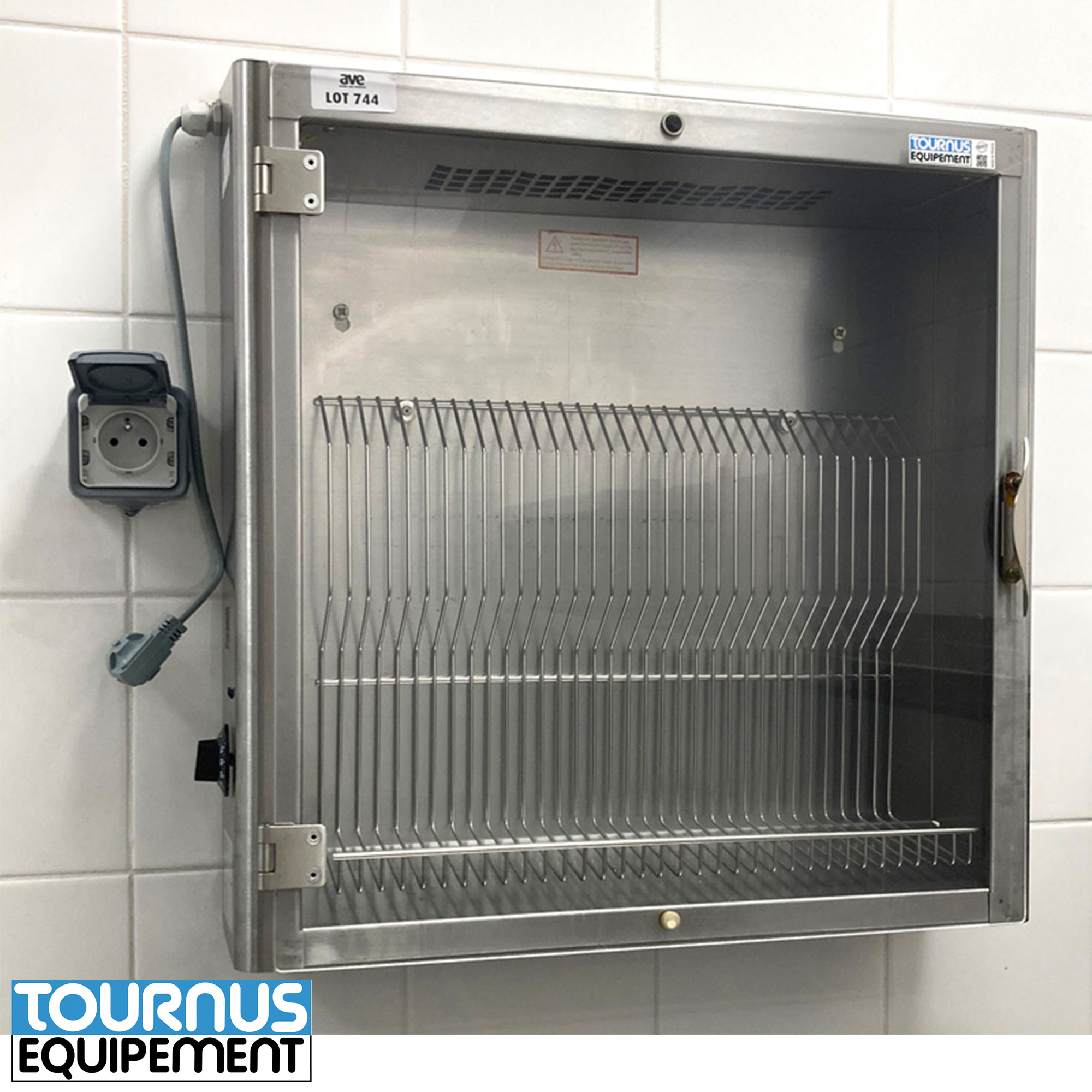 STERILISATEUR A COUTEAUX DE MARQUE TOURNUS EQUIPEMENT MODELE 806423 230V. 60 X 60 X 20 CM. LOCALISATION -> AVE - 2 BOULEVARD DU GENERAL DE GAULLE - 92500 RUEIL MALMAISON