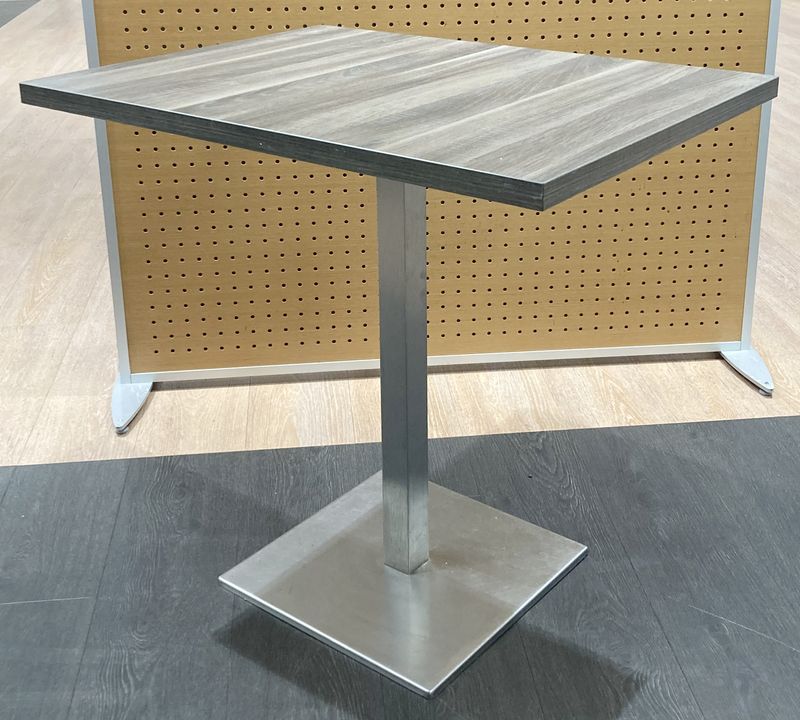 TABLE RECTANGULAIRE 2 PLACES DE MARQUE PEDRALI PLATEAU EN BOIS STRATIFIE SOMBRE REPOSANT SUR UN PIETEMENT EN INOX AVEC POIDS EN FONTE D'ACIER. 75,5 X 80 X 60 CM. 3 UNITES. VENDU A L'UNITE AVEC FACULTE DE REUNION.