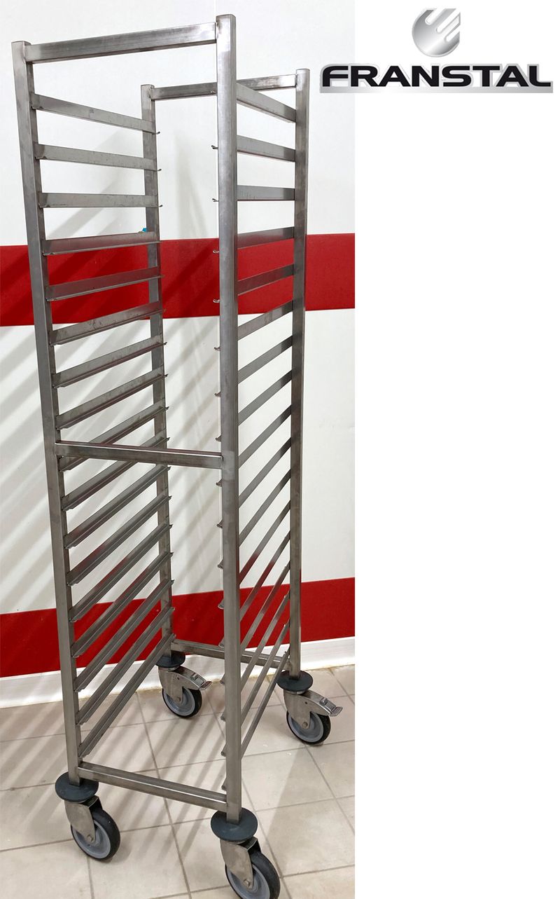 CHARIOT A ECHELLE A 17 NIVEAUX DE MARQUE FRANSTAL EN INOX ALIMENTAIRE REPOSANT SUR 4 ROULETTES DIRECTIONNELLES DONT 2 FREINEES. 165 X 45 X 65 CM. 2 UNITES. VENDU A L'UNITE AVEC FACULTE DE REUNION.