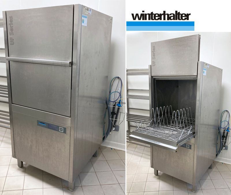 LAVE VAISSELLE DE MARQUE WINTERHALTER MODELE MODELE UF-M 400V EN INOX ALIMENTAIRE AVEC UN PANIER A VAISSELLE EN INOX ALIMENTAIRE. 198 X 77 X 130 CM.