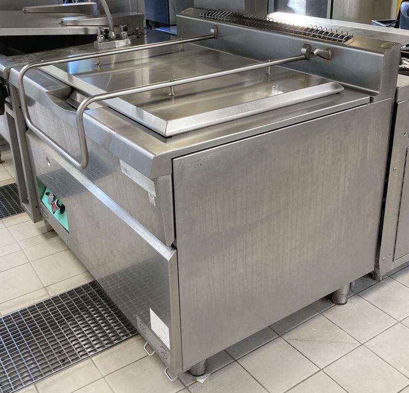 SAUTEUSE GAZ A BASCULE ELECTRIQUE DE MARQUE HMI THIRODE EN INOX ALIMENTAIRE REPOSANT SUR 4 PIEDS. 180 X 100 X 92 CM.