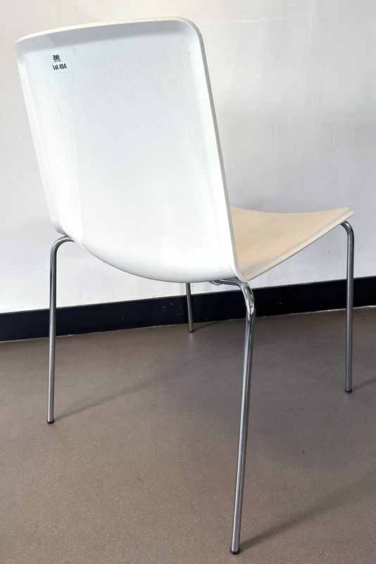 6 CHAISES EMPILABLES DESIGN MARC SADLER MODELE TWEET 892 EDITION PEDRALI MODELE TWEET 892 DOSSIER ET ASSISE COQUE EN POLYPROPYLENE DE COULEUR BLANC REPOSANT SUR UN PIETEMENT EN TIGE D'ACIER CHROME. 70 X 49 X 52 CM. LOCALISATION : RDC1 - 2 RUE DE SABLONVILLE - 75017 PARIS.