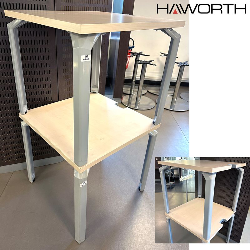 2 TABLES A PLATEAU CARRE EN BOIS STRATIFIE DE COULEUR CLAIR REPOSANT SUR 4 PIEDS EN ALUMINIUM LAQUE DE COULEUR GRIS PERLE DE MARQUE HAWORTH. 73.5 X 80 X 80 CM. LOCALISATION : RDC1 - 2 RUE DE SABLONVILLE - 75017 PARIS.